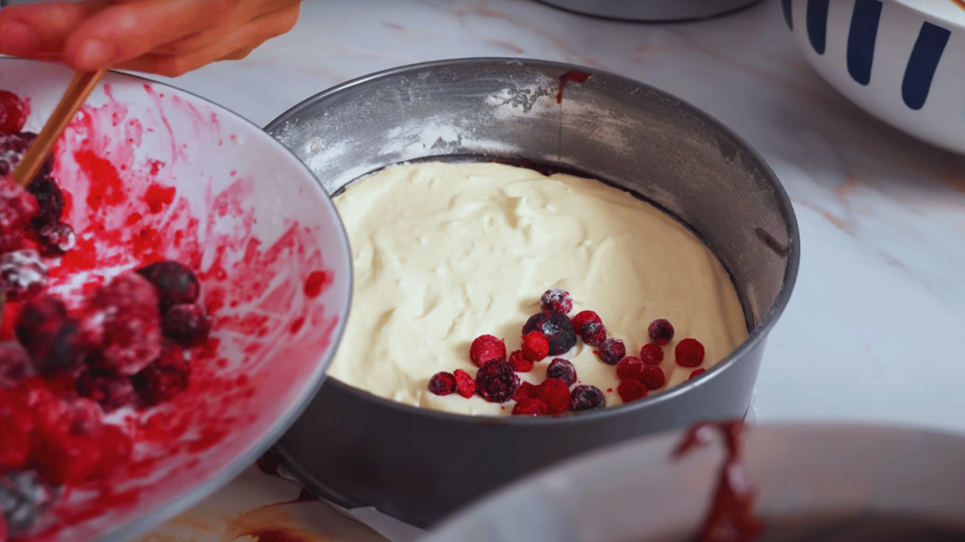 шоколадний пиріг з ягодами
