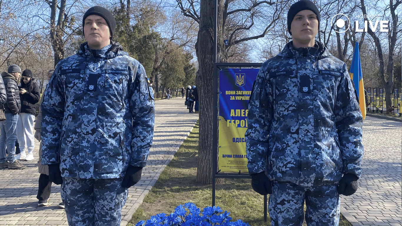 На Аллеї Героїв в Одесі з'явилося 47 нових імен — фоторепортаж - фото 3