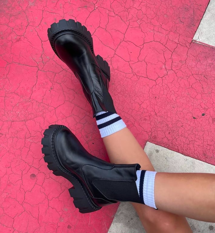 Черевики з грубою підошвою підійдуть кожній цієї зими