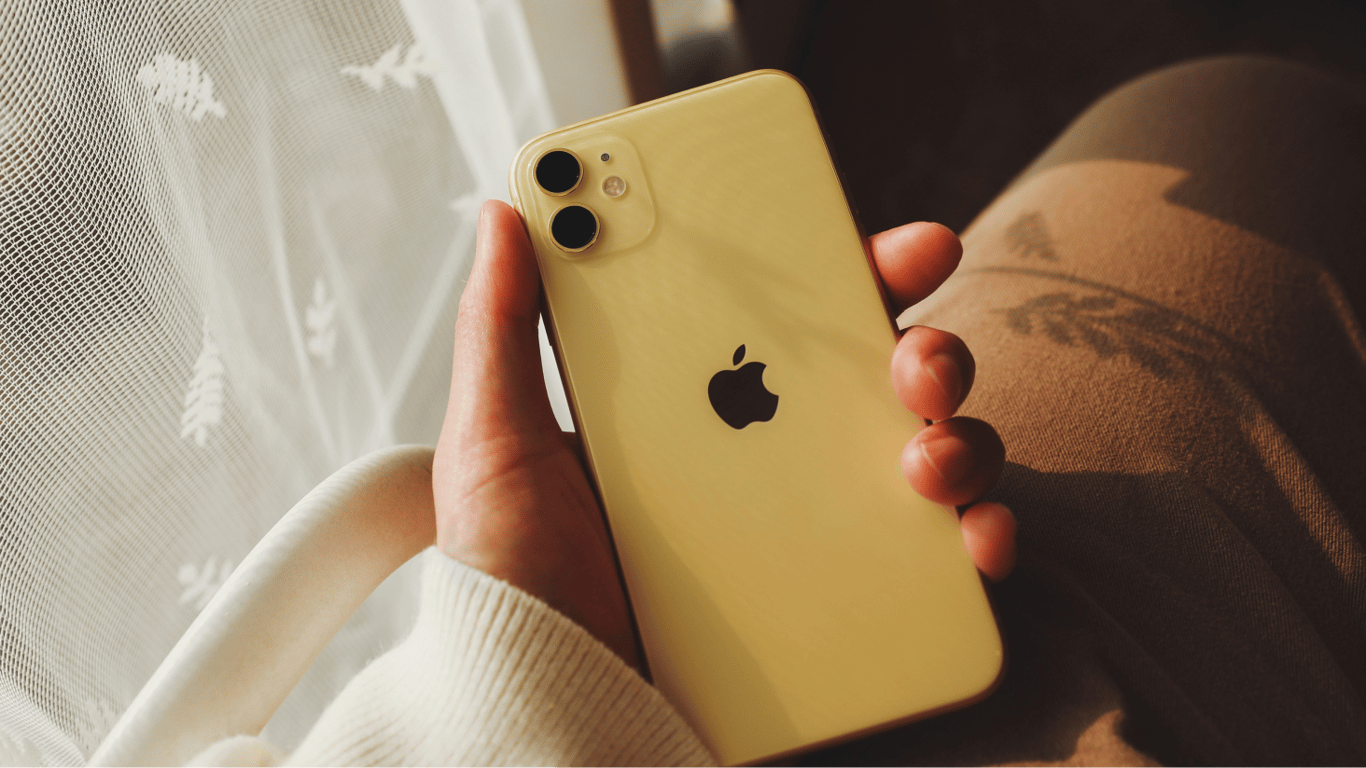 How to quickly delete all old screenshots using commands on iPhone — guide