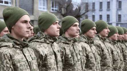 Военный учет украинцев за границей: могут ли вручить повестку - 285x160