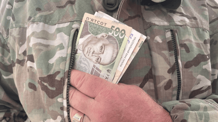 Палац замість служби — на Запоріжжя у військкома відібрали майно - 290x160