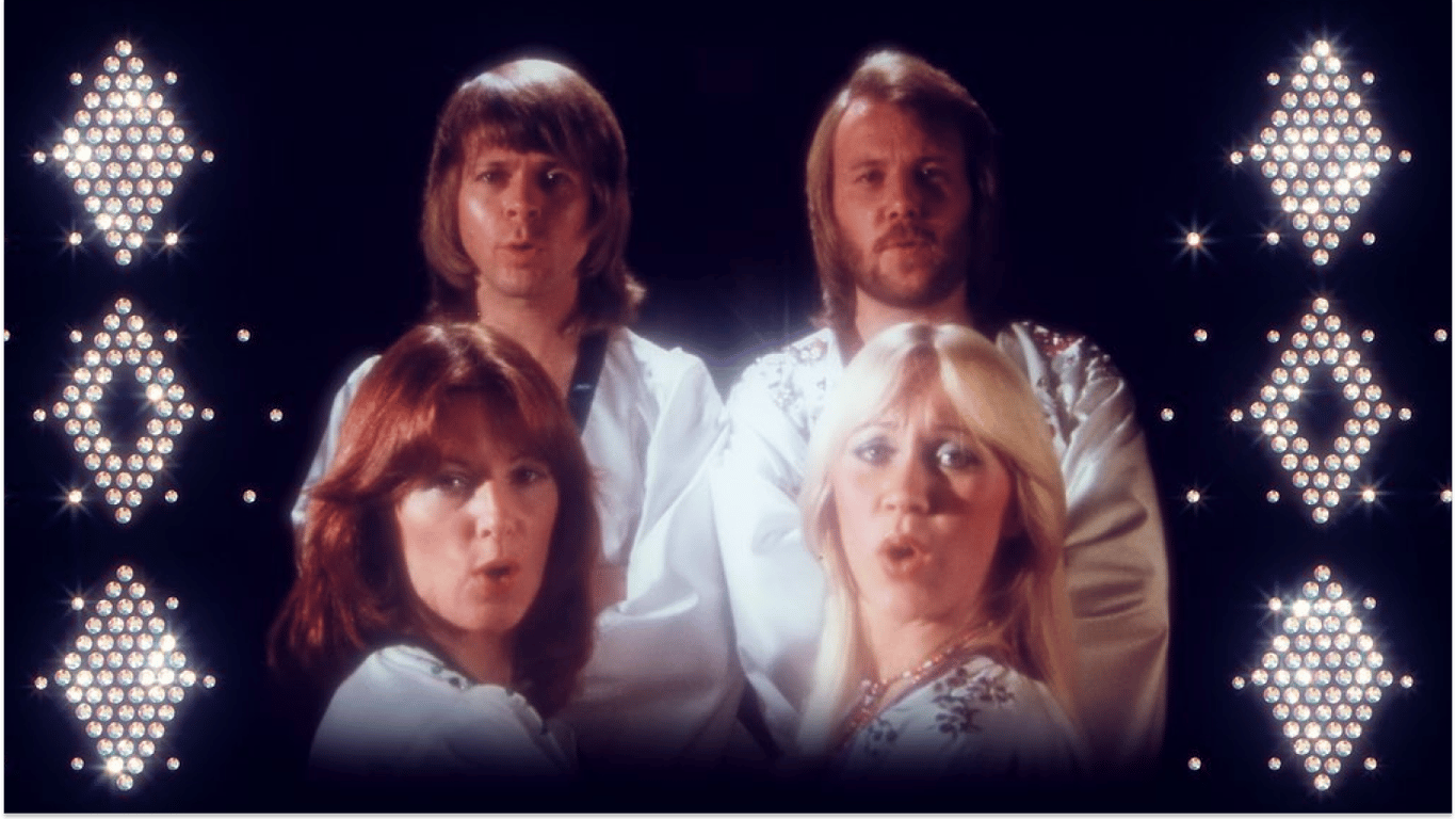 Группа ABBA продолжает зарабатывать на успехе мюзикла "Mamma Mia"