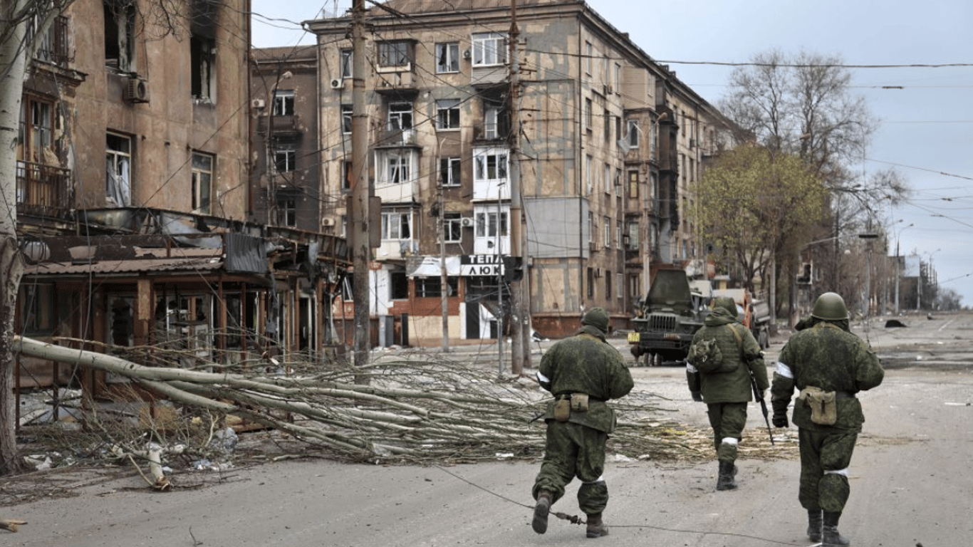 Маріуполь: чоловіків, які отримали паспорт РФ, відправляють у військкомат