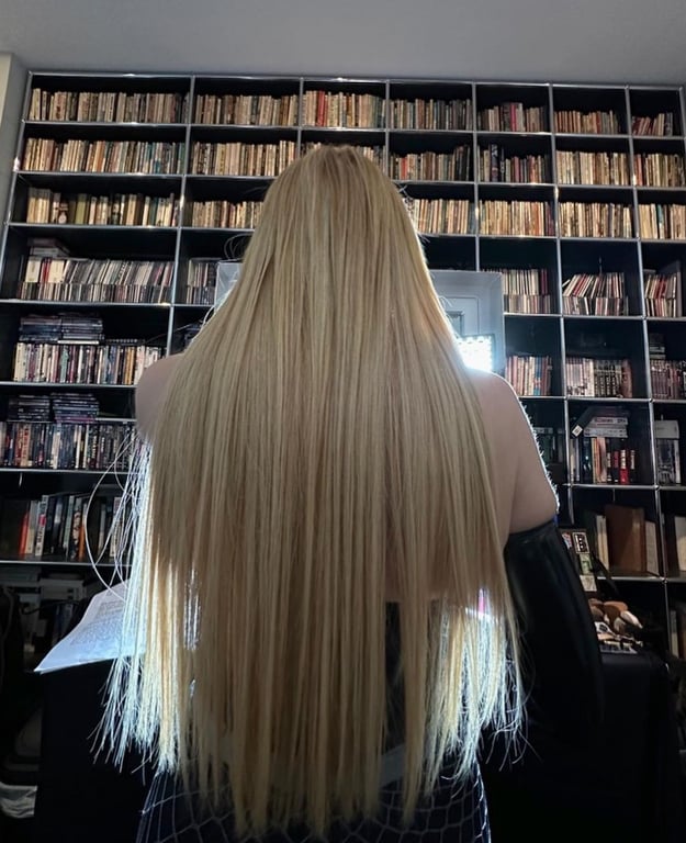 Мадонна у відвертому корсеті влаштувала фотосесію у вбиральні - фото 5