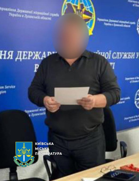 Посадовця ДМС підозрюють у привласненні 350 тисяч гривень