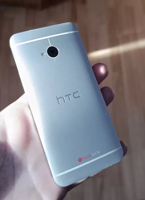 Смартфон HTC One M7