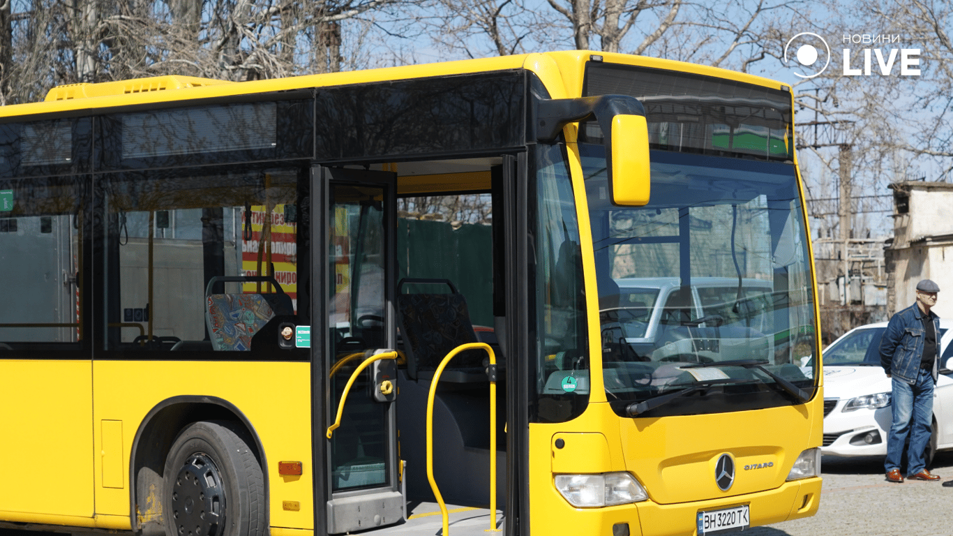 Заборонена гуманітарка — в Одесі не можуть вийти на маршрути німецькі автобуси