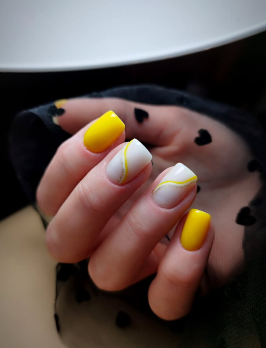 Жовтий колір манікюру принесе удачу