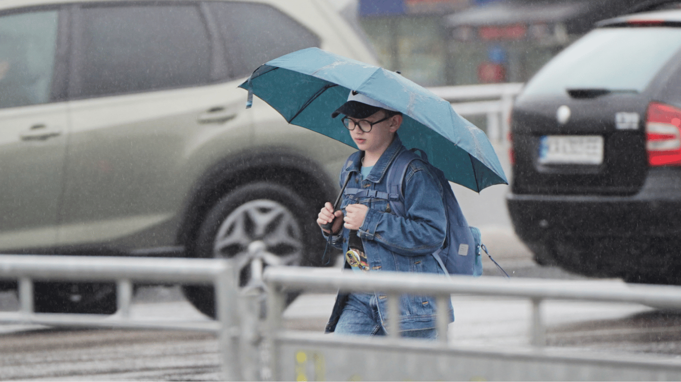 Синоптики прогнозируют дождь в части Украины завтра