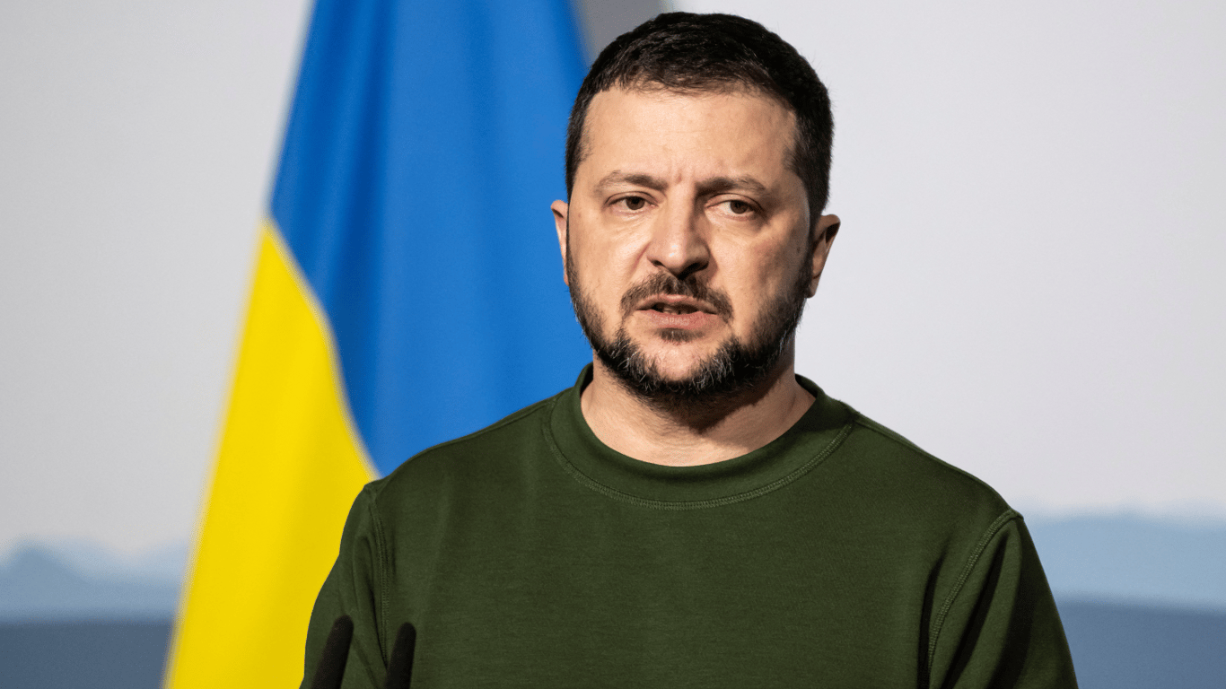 Зеленський заявив, що всі українці мобілізаційного віку повинні бути в країні