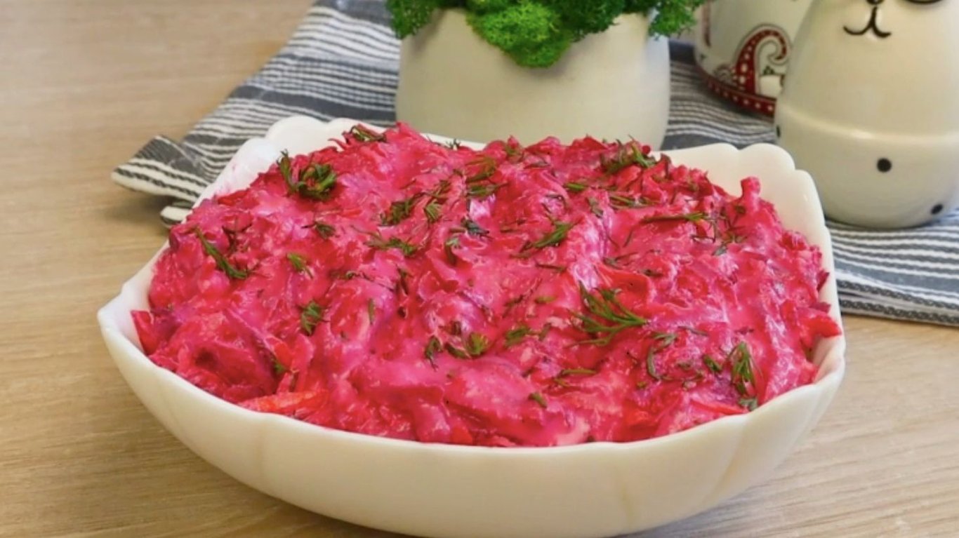 смачний салат з буряком та плавленим сиром 