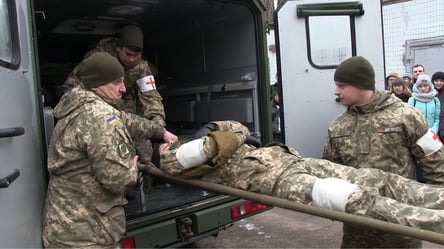 Фронту постійно не вистачає бойових медиків —  скільки їх потребують у ЗСУ - 290x166