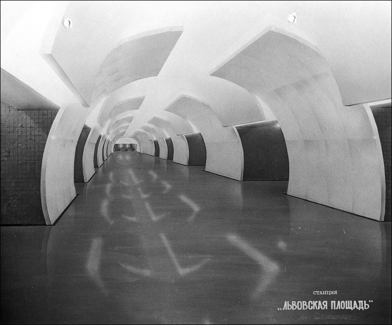 метро Львівська вежа