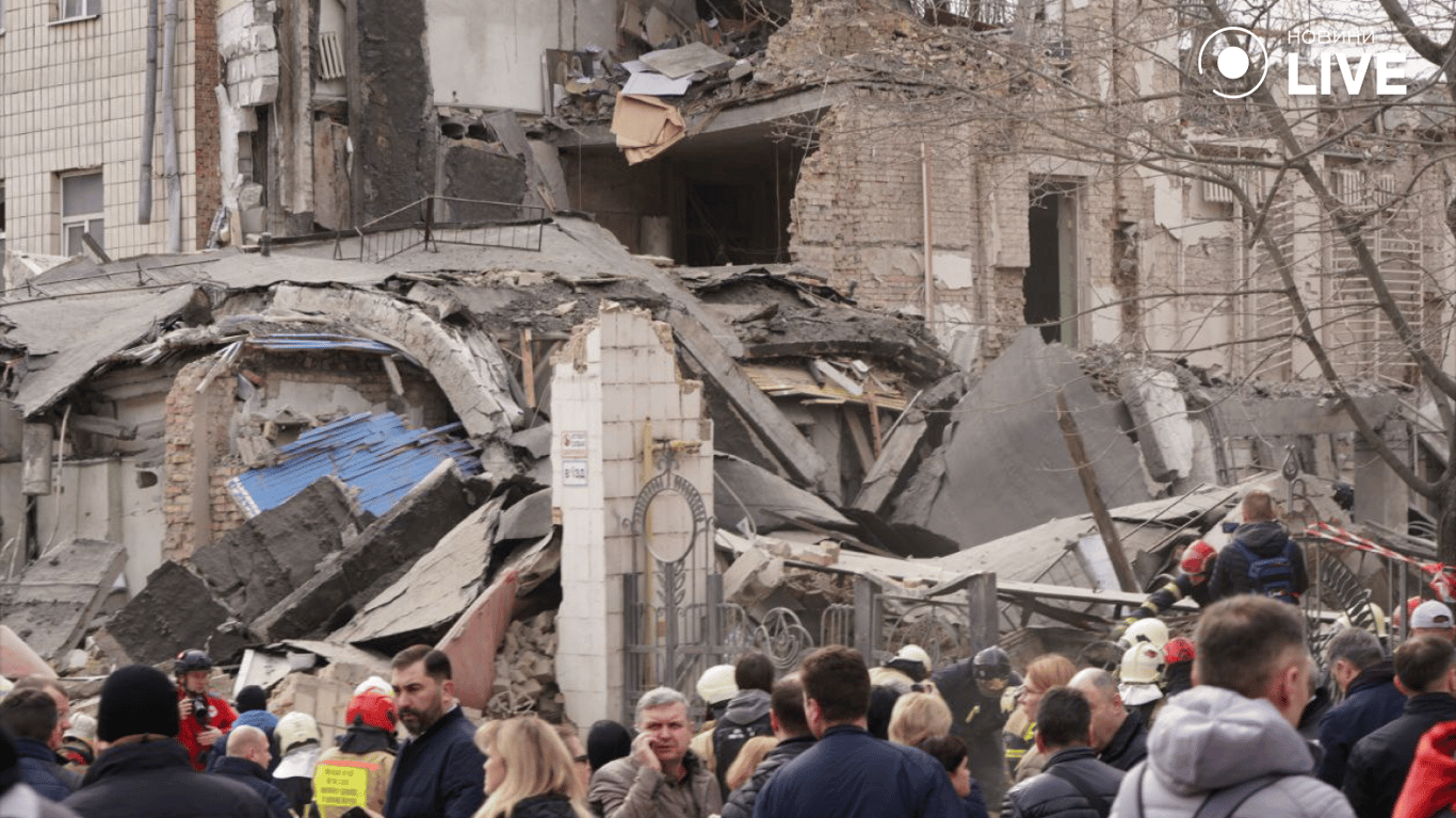 У Києві внаслідок ракетної атаки вщент знищена спортивна зала, — ДСНС