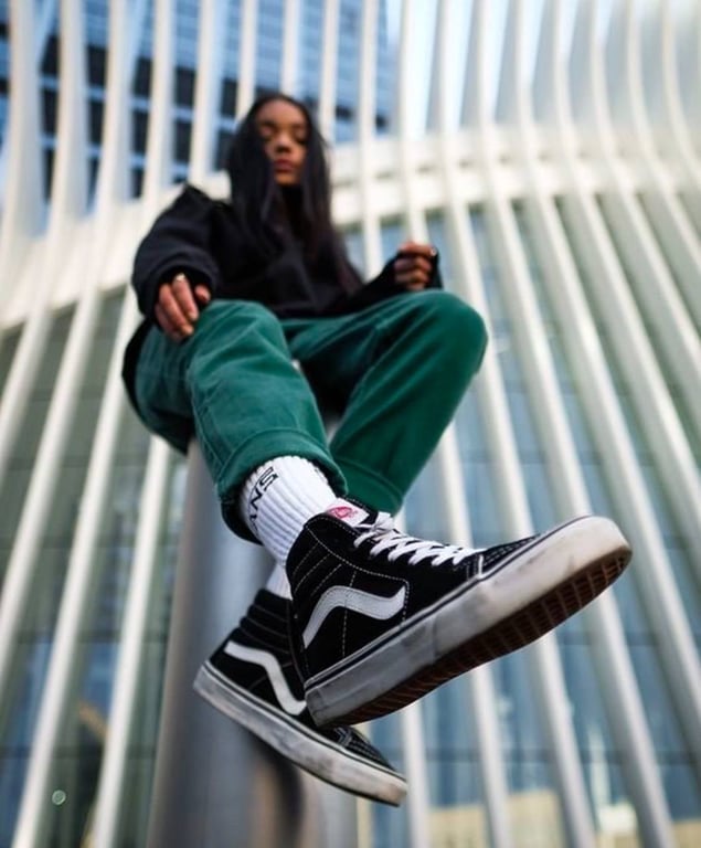 Такі кеди можна поєднувати з різним одягом