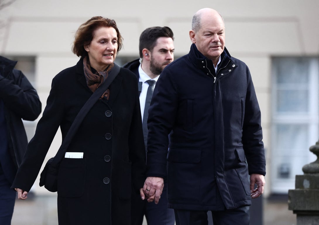 Олаф Шольц з дружиною на виборах