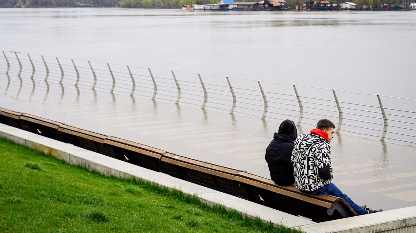 В Киеве поднялся уровень воды на Днепре: что говорят в КГВА