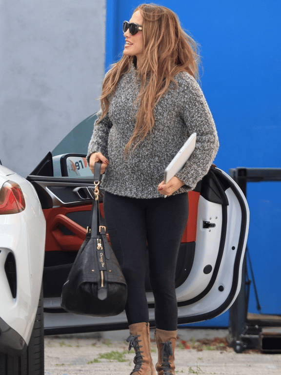 Джей Ло показала трендовий светр