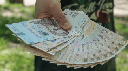 В Украине повысят зарплаты — где именно возрастет оплата труда - 285x160