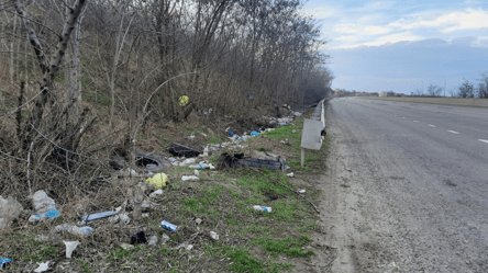 Трасса Одесса-Киев утопает в мусоре — экологи обратились в службу инфраструктуры - 285x160