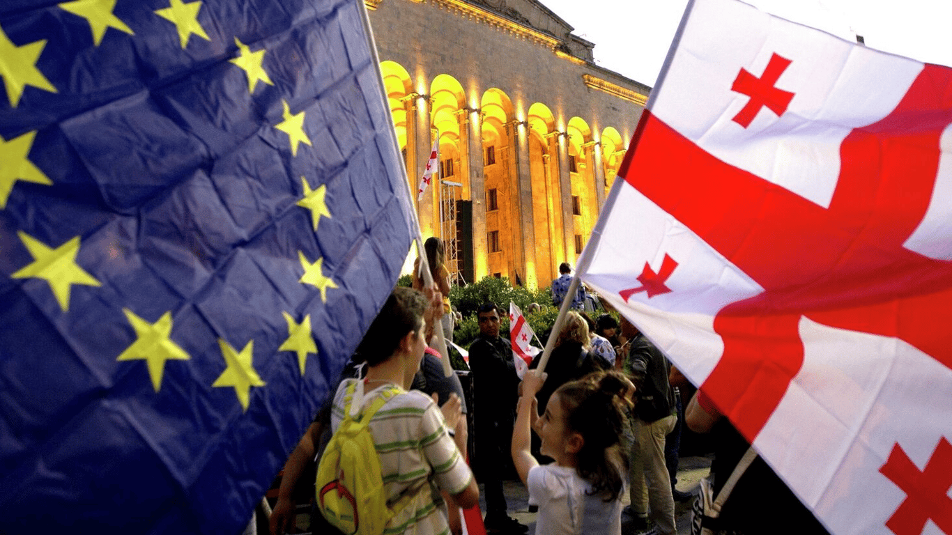 Еврокомиссия планирует предоставить Грузии статус кандидата на вступление в ЕС