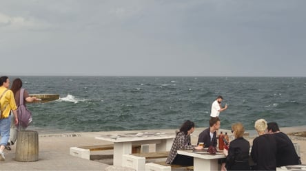 Курортний сезон в Одесі відкладається: море холодне - 290x166