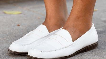 Какую обувь выбрать весной 2026: лоферы или балетки - 285x160