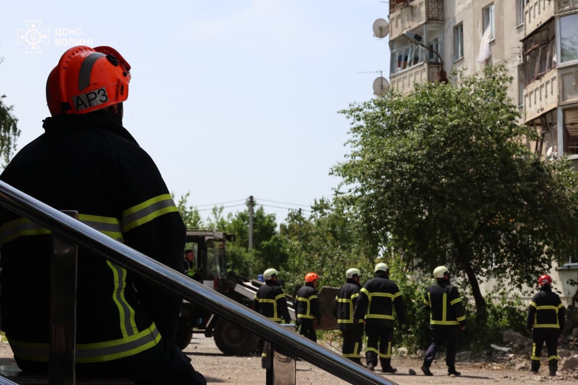 Під завалами у Луцьку виявили тіло молодого хлопця