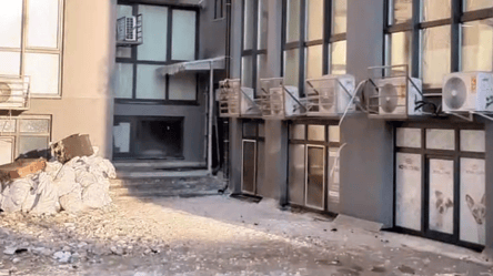 Ледяной дом в Дарницком районе — жители ЖК покидают дом - 285x160