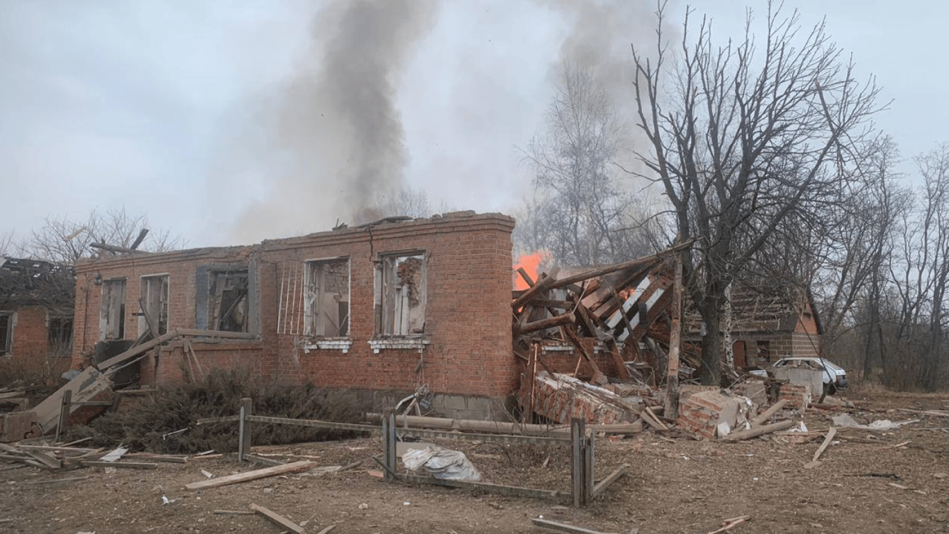 Окупанти обстріляли пункт швидкої медичної допомоги у Харківській області