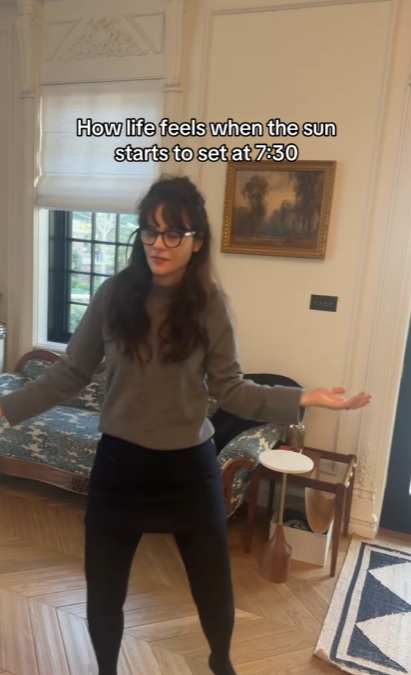 Принти й барабани — що робить вітальню Зоуї Дешанель унікальною - фото 2