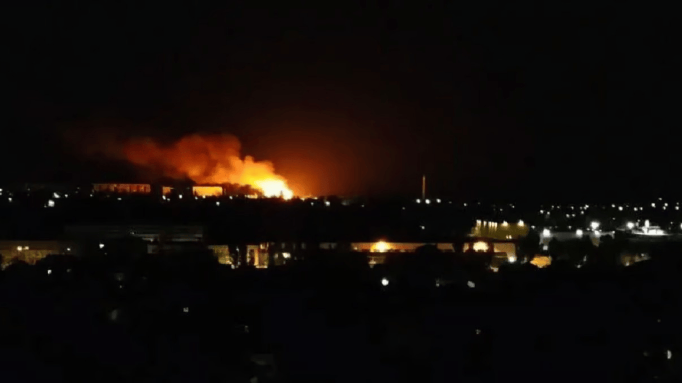 Серія вибухів в передмісті Дніпра зараз 10 лютого — "шахеди" дістаються міста