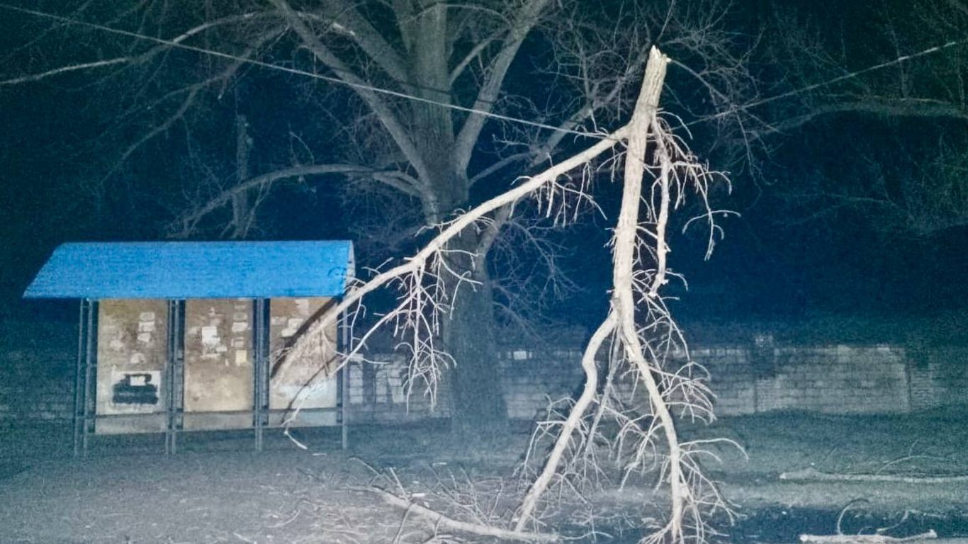 Российские оккупанты в ночь на 29 декабря атаковали Днепропетровскую область: фото последствий