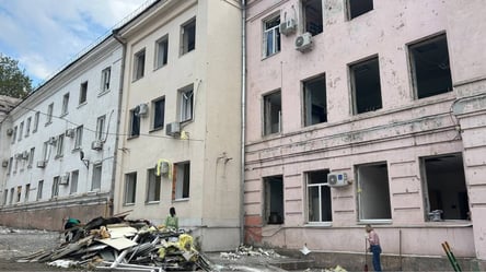Россия повредила исторический корпус университета в Запорожье: фото - 290x160