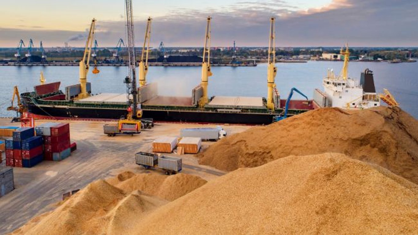 Работа зернового коридора — сколько судов в портах на погрузке