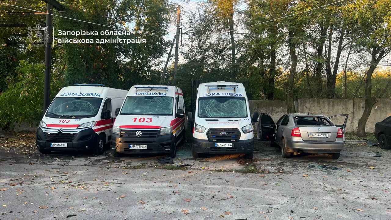 В Запорожье россияне атаковали медицинское учреждение: есть раненый - фото 3