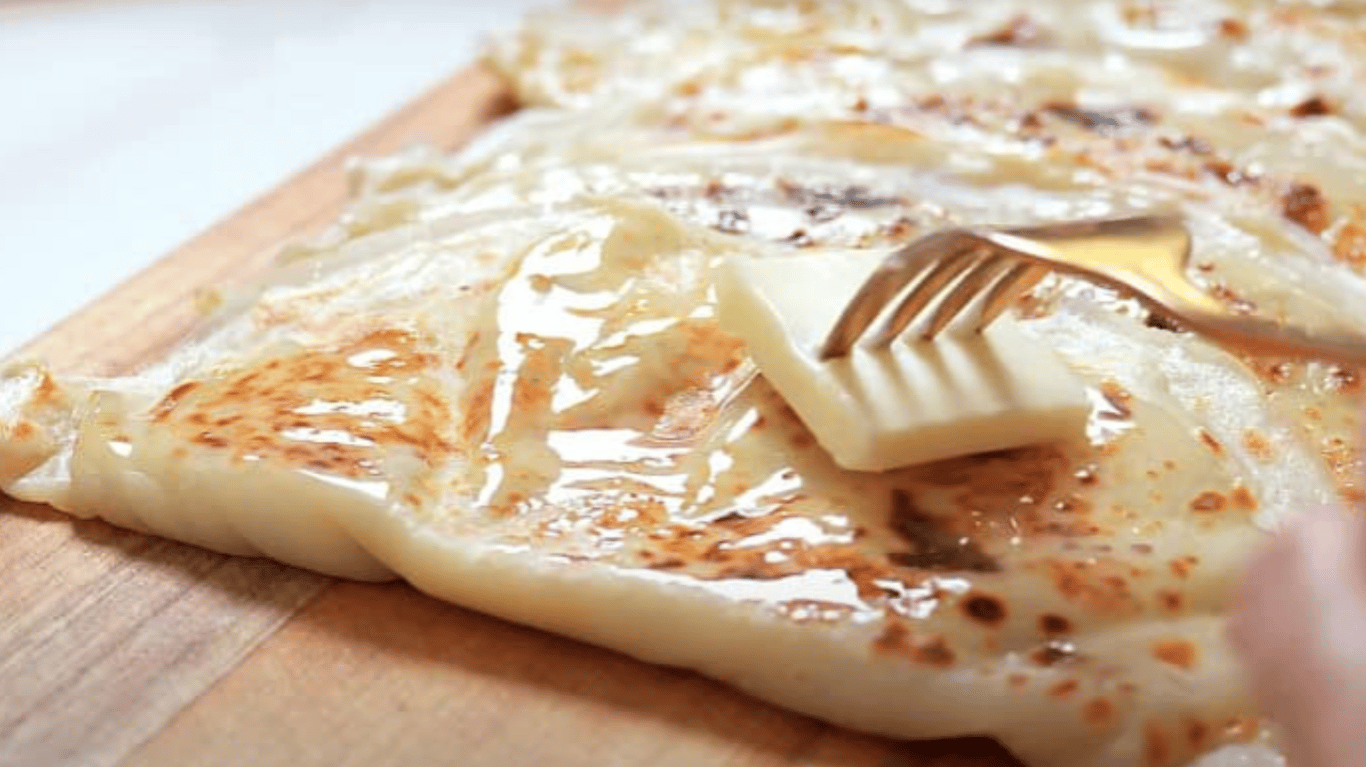 дуже смачні турецькі пиріжки на сніданок з сиром і зеленню