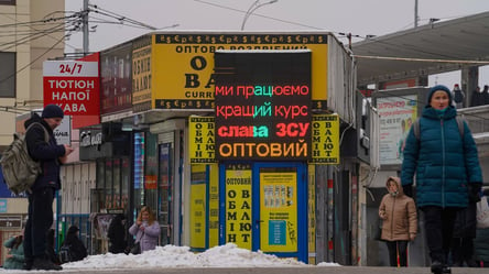 В украинских обменниках дешевеет валюта — сколько уже стоит - 285x160