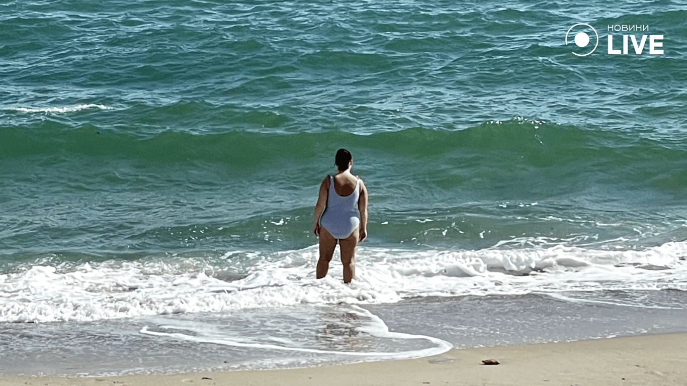 Бархатный сезон в Одессе — пляжи заполнены людьми, фоторепортаж - фото 8