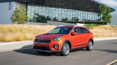Компактний кросовер Kia Niro: яка вживана модель краще - 290x166