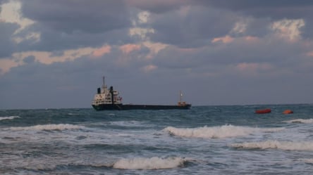 РФ атакувала цивільні судна у Чорному морі — що відомо - 290x160