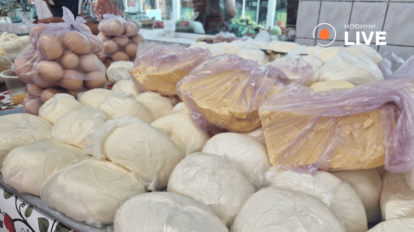 Молочна продукція на Київському ринку. Фото: Новини.LIVE