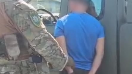 Автомат и полный комплект к нему за 50 тысяч гривен — в Одессе задержали черных оружейников - 285x160