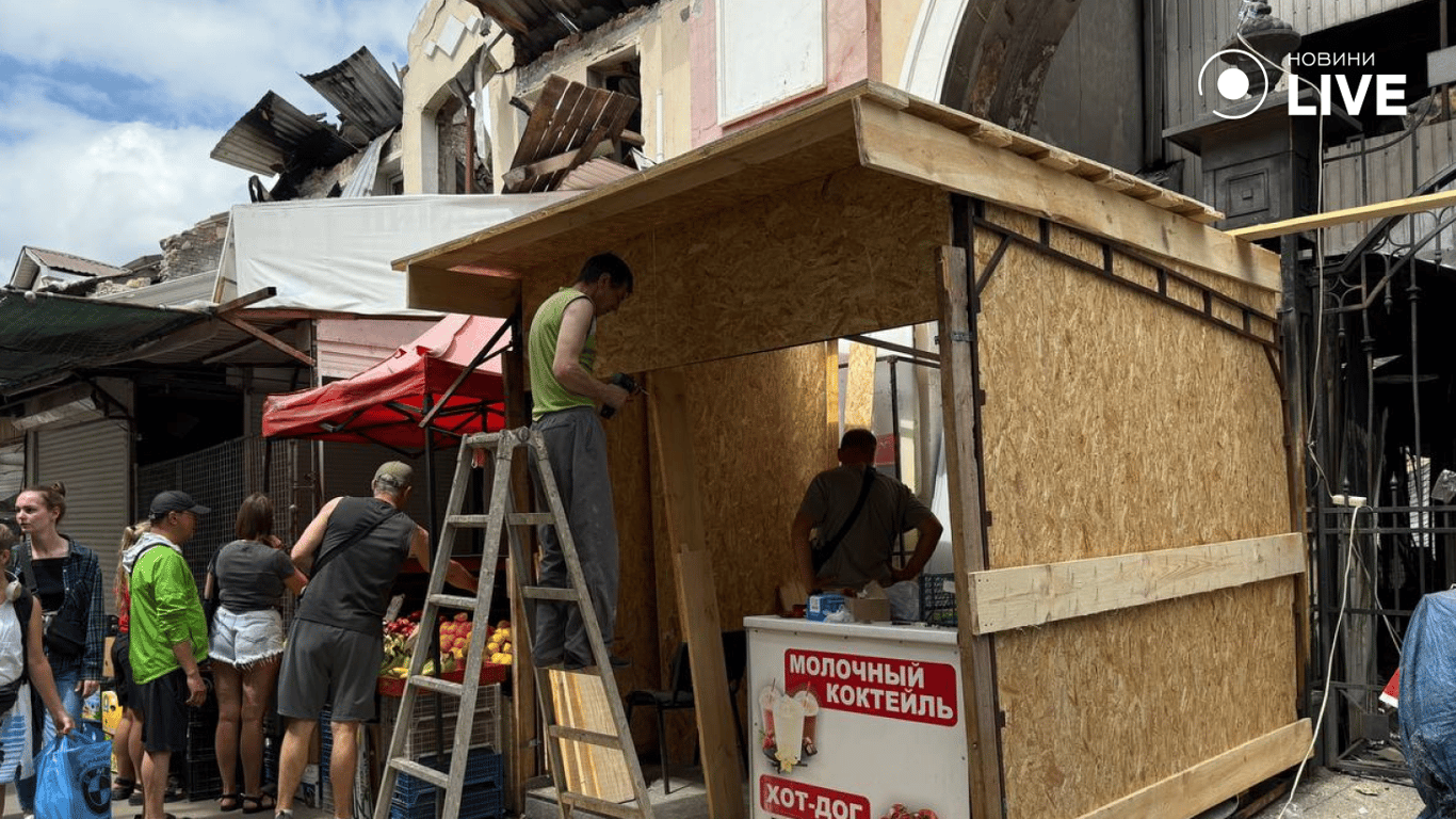 Продавці відновлюють свої ятки