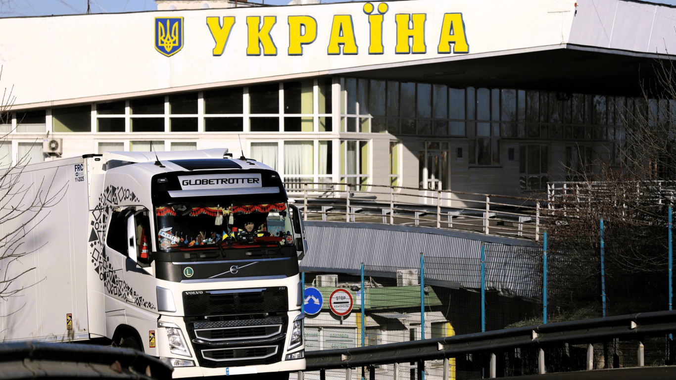 Черги на кордоні — де сьогодні найбільше авто