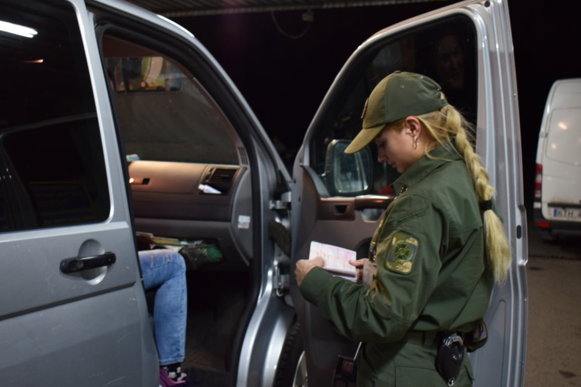 Супровід дружини з інвалідністю за кордон — які документи потрібні чоловіку