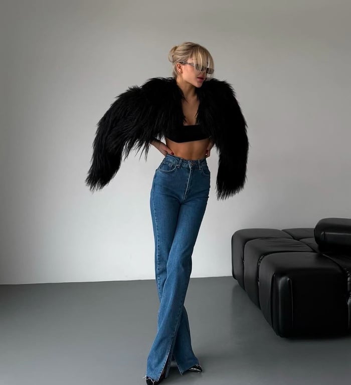 Искусственный мех - стильное дополнение джинсов