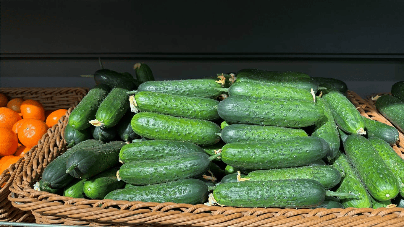 Огурцы не для всех: что происходит с ценами на овощи в супермаркетах