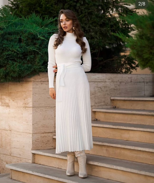 Плісована спідниця завжди має оригінальний вигляд